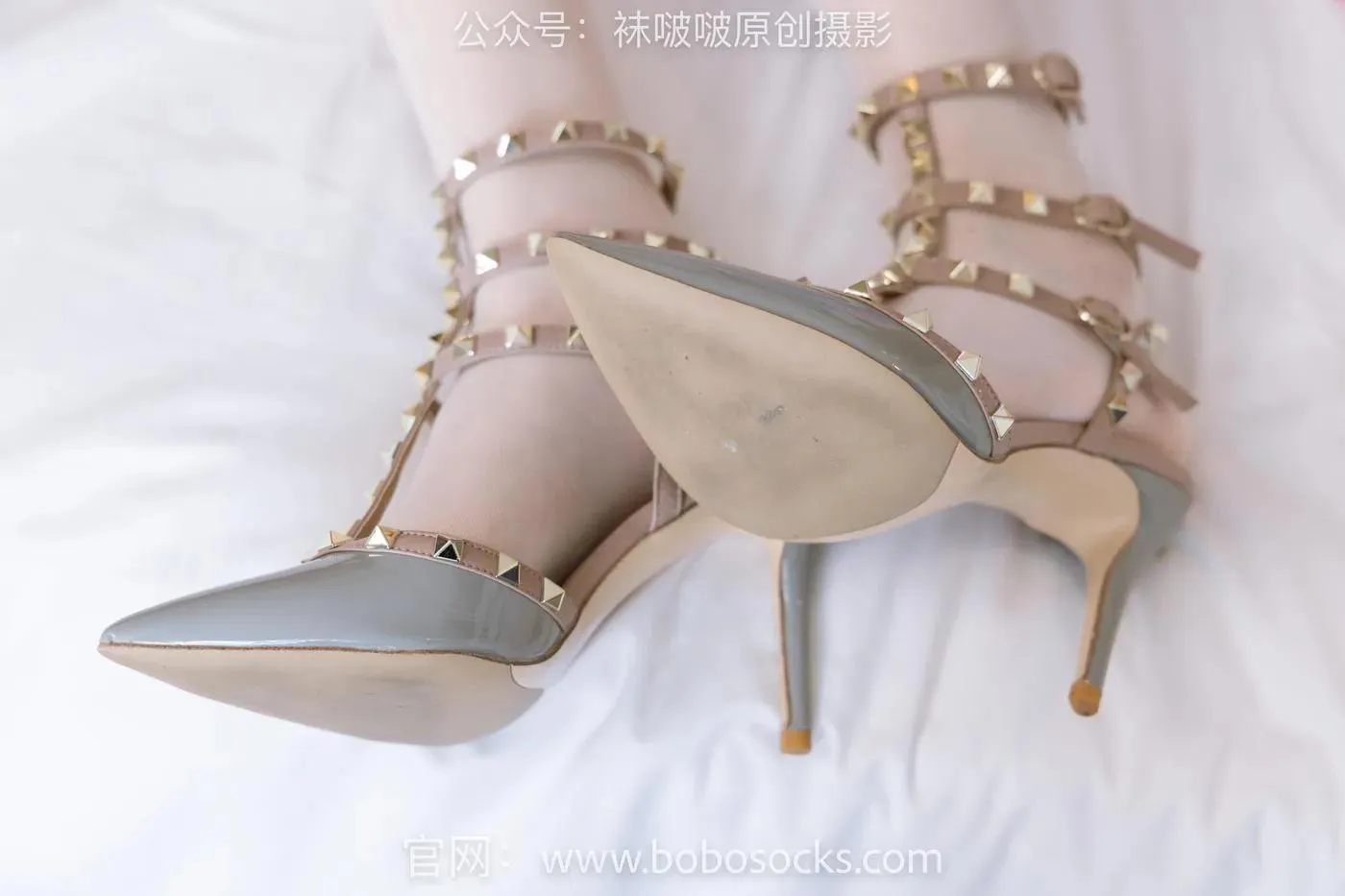 [BoBoSocks袜啵啵]NO.154 小甜豆-两双高跟鞋、珠光白丝、女仆装 [200P]插图5